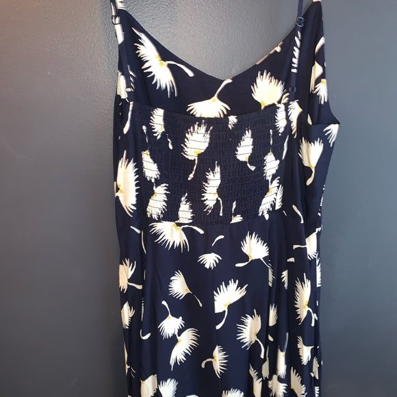 Old navy floral dress! - Picture 2 of 3